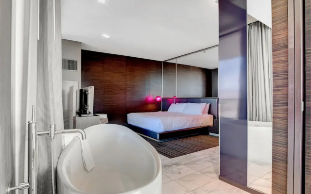 photo 5 of Panoramic Room on 36 floor