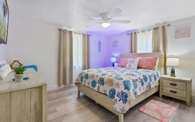 photo 4 of Paradise Beach House 3 Bedroom Home by Redawning