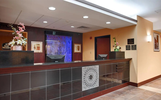 photo 2 of Paradise Inn & Suites