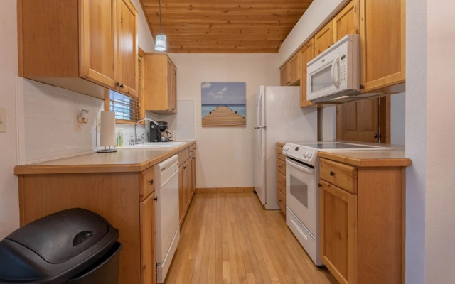 photo 4 of Paradise Lodge 2 Bedroom Home by RedAwning