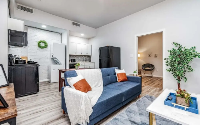 photo 2 of Park Ave Townhome w/parking by CozySuites
