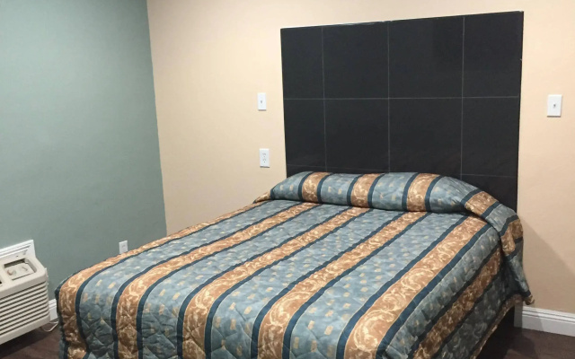photo 3 of Park Motel
