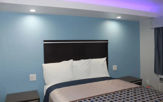 photo 2 of Day N Night Inn