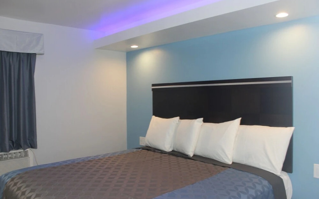 photo 3 of Day N Night Inn