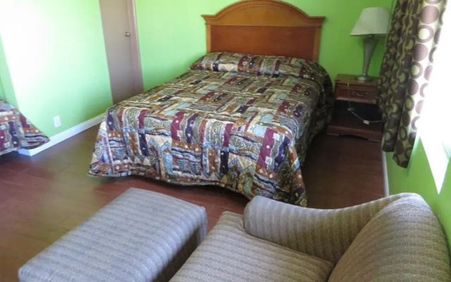 photo 3 of Park Motel