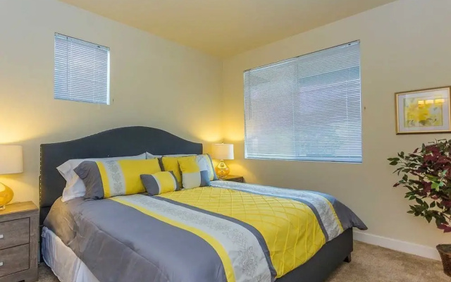 photo 2 of Park Plaza Apartment #876088 by RedAwning