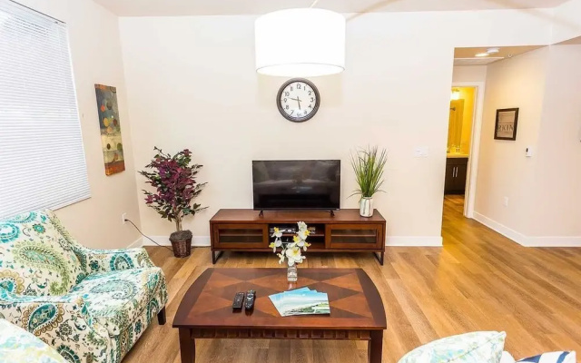photo 3 of Park Plaza Apartment #876088 by RedAwning