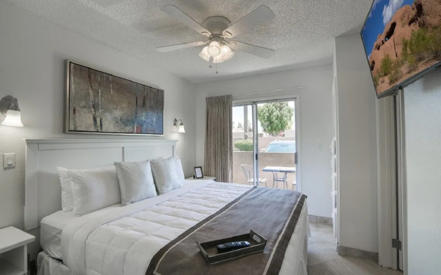 photo 2 of Park Suites at 112 - One Bedroom Apartment