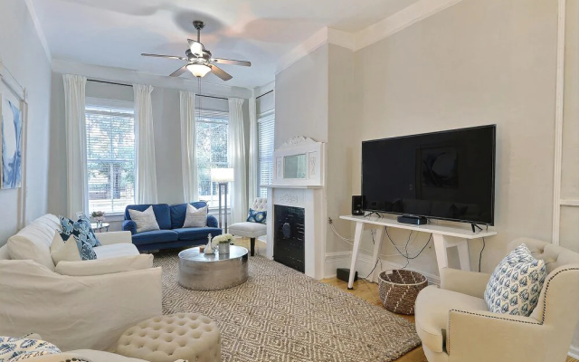 photo 2 of Parkside Manor by Gallery Stays