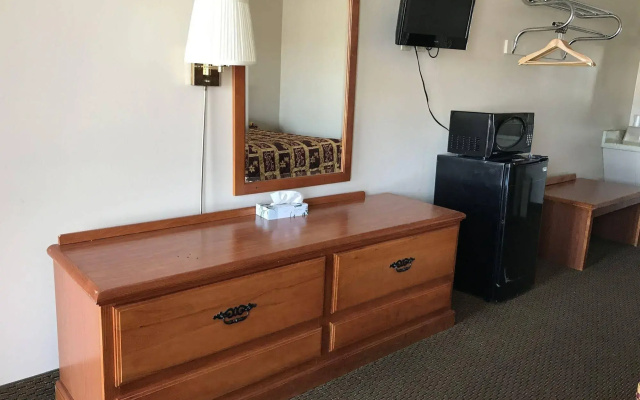photo 4 of Parkview Motel
