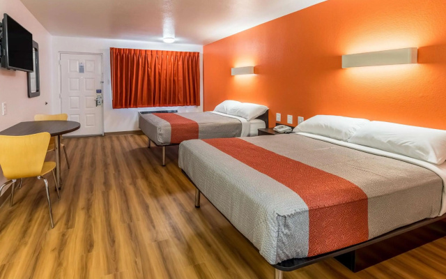 photo 3 of Motel 6 Arlington, TX - UTA
