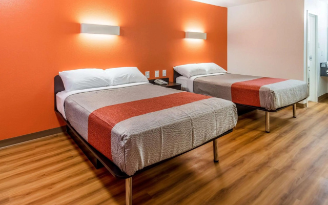 photo 4 of Motel 6 Arlington, TX - UTA