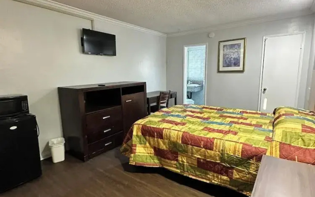photo 2 of Heritage Inn