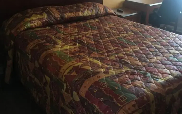 photo 3 of Heritage Inn