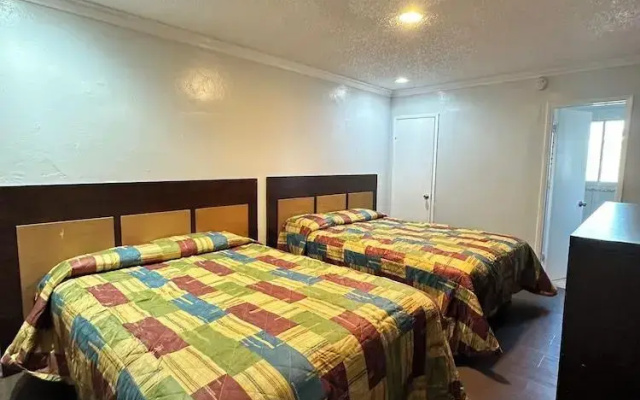 photo 5 of Heritage Inn
