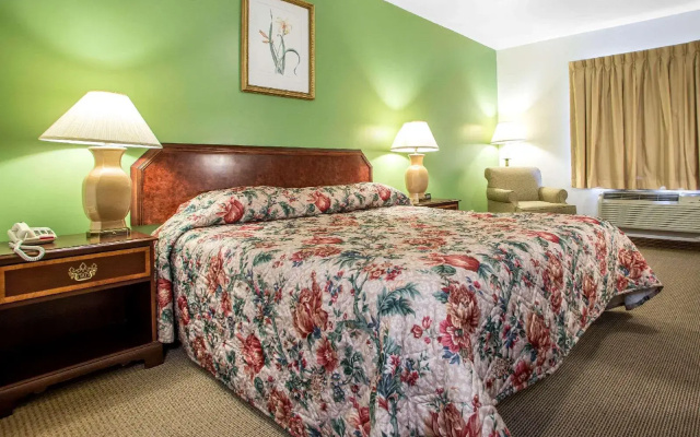 photo 4 of Passport Inn