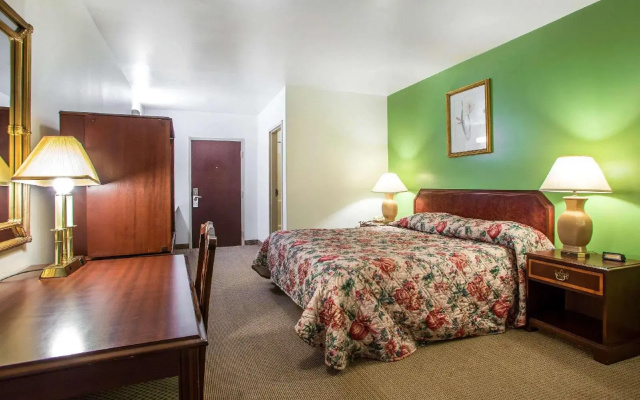 photo 5 of Passport Inn