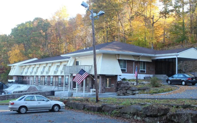 photo 2 of Passport Inn And Suites Middletown