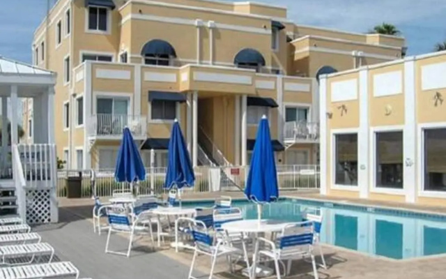 photo 5 of Patio Condo Deluxe 2br - Sleeps 6 Guests Pa311