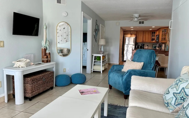 photo 2 of Patio Condo Deluxe 2br - Sleeps 6 Guests Pa312