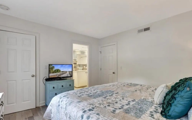 photo 3 of Pd Turnberry Village 2 Bedroom Condo by RedAwning