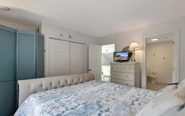 photo 5 of Pd Turnberry Village 2 Bedroom Condo by RedAwning