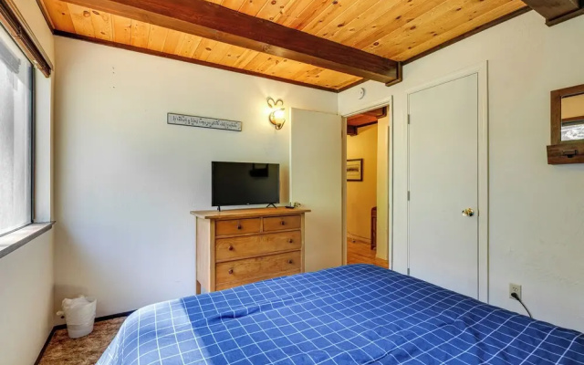 photo 4 of Cabin w/ Deck & Fire Pit in Blue Lake Springs!