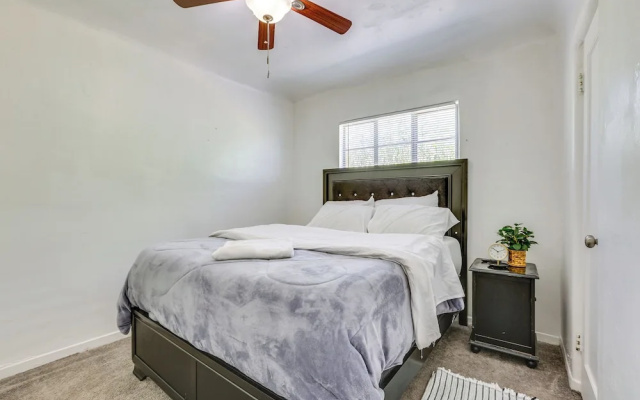 photo 2 of Peaceful & Bright Condo: 4 Mi to Downtown Phoenix!