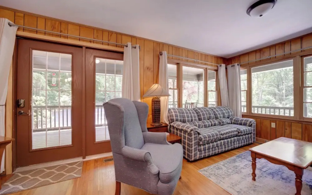 photo 2 of Dog-friendly Cottage w/ Deck in National Forest!