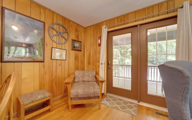 photo 3 of Dog-friendly Cottage w/ Deck in National Forest!