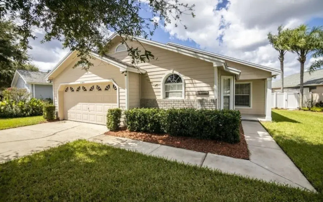 photo 4 of Peaceful Indian Ridge Oaks 4 Bedroom Home by Redawning