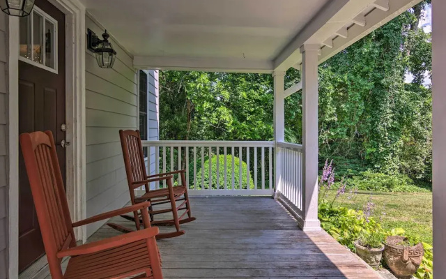 photo 3 of Blue Ridge Mountains Cottage w/ Pergola & Fire Pit