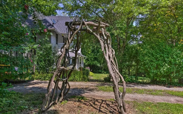 photo 5 of Blue Ridge Mountains Cottage w/ Pergola & Fire Pit