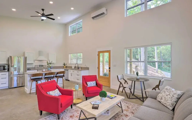 photo 5 of Pet-friendly Asheville Retreat w/ Hot Tub