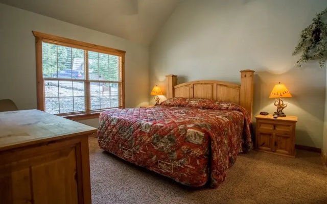 photo 4 of Peaceful Path Cabin by RedAwning