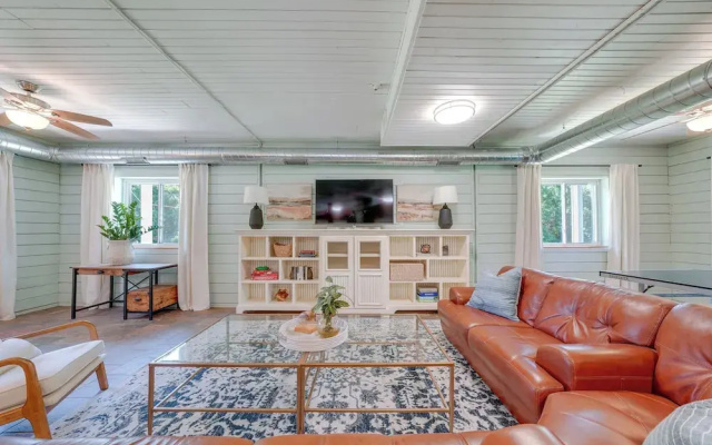 photo 4 of Peaceful Warrenville Home: 1 Mi to Herrick Lake!