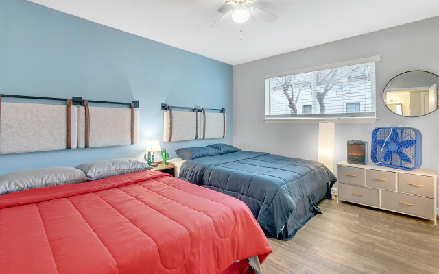 photo 3 of Pearl Location ✔Fast Wifi + Free Parking  ✔Modern Living