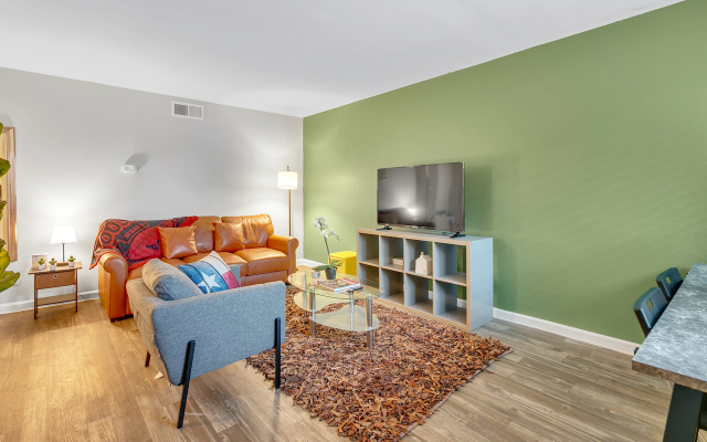 photo 5 of Pearl Location ✔Fast Wifi + Free Parking  ✔Modern Living
