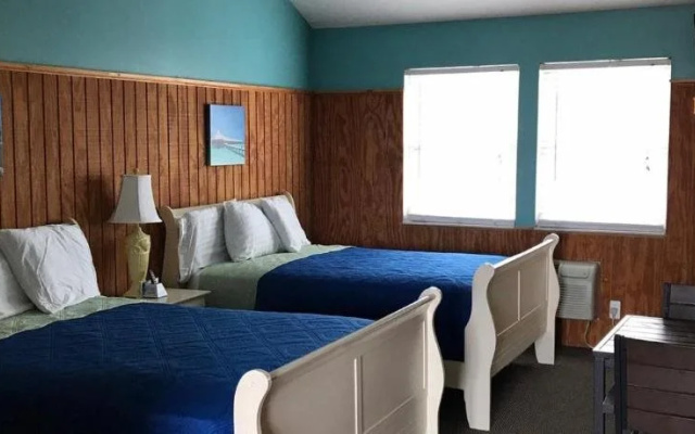 photo 3 of Pelican Point Motel