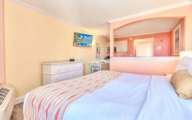 photo 2 of Pelican Pointe #219 Studio Bedroom Home by RedAwning
