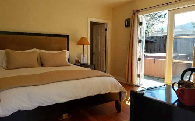 photo 3 of Pelton Vacation Rental