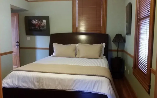 photo 5 of Pelton Vacation Rental