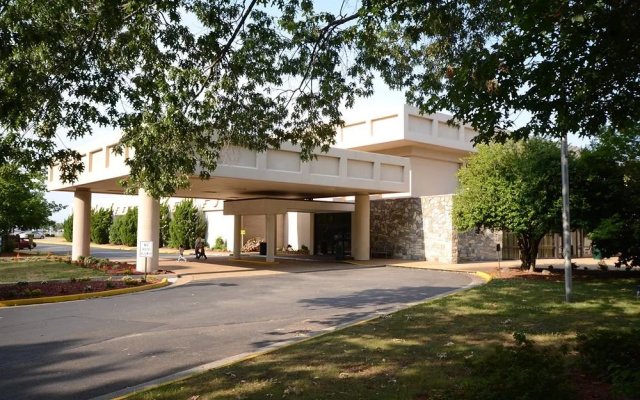 photo 4 of Peninsula Plaza