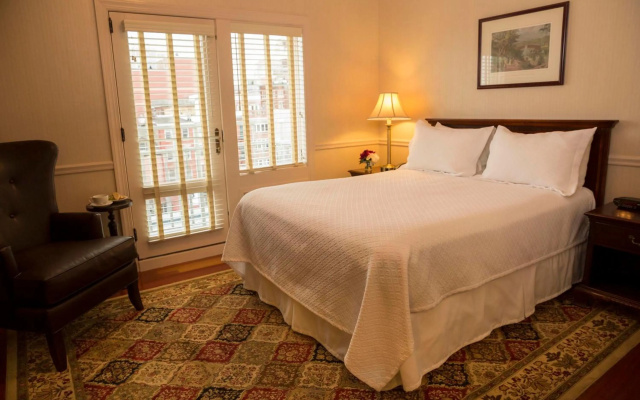 photo 4 of Penn's View Hotel