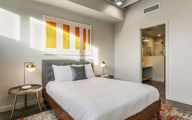 photo 2 of Penthouse 2br/2ba in Warehouse Dist. by Domio