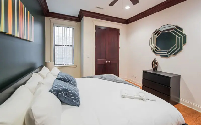 photo 3 of Penthouse 3BR in Lincoln Park by Sonder