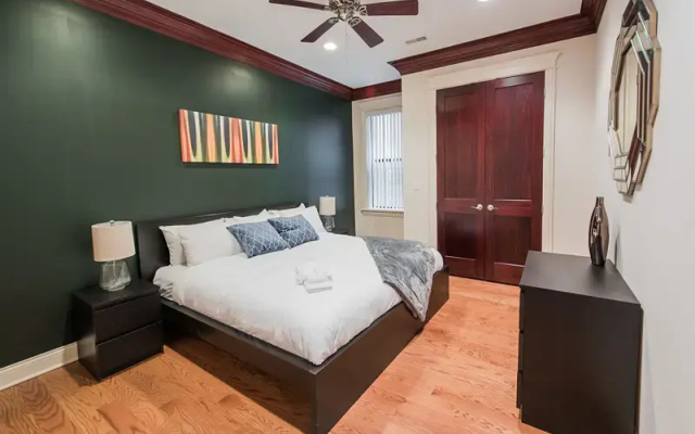 photo 4 of Penthouse 3BR in Lincoln Park by Sonder
