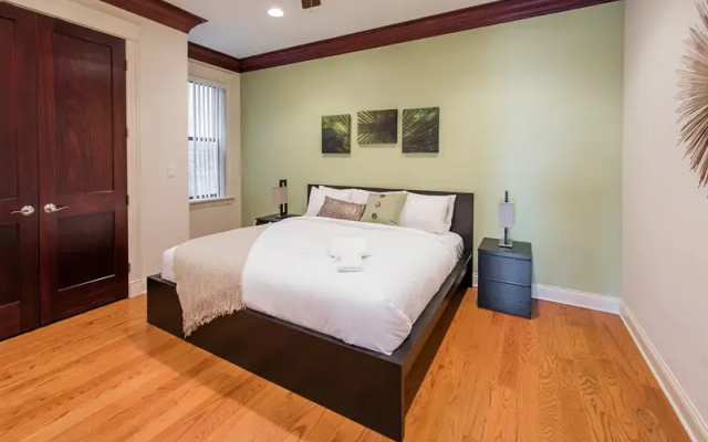 photo 5 of Penthouse 3BR in Lincoln Park by Sonder