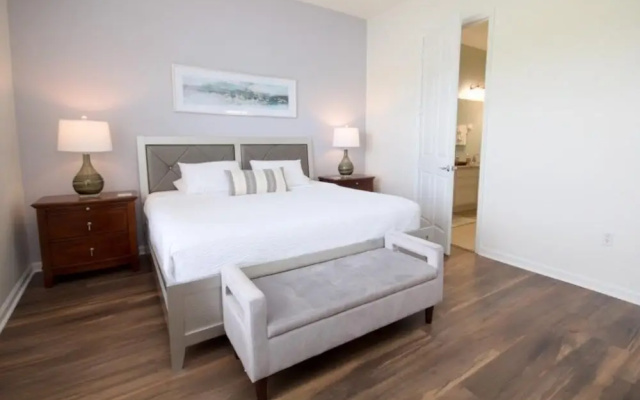 photo 4 of Penthouse Lake View 3 Bed Condo Convention Center 3 Bedroom Condo by RedAwning