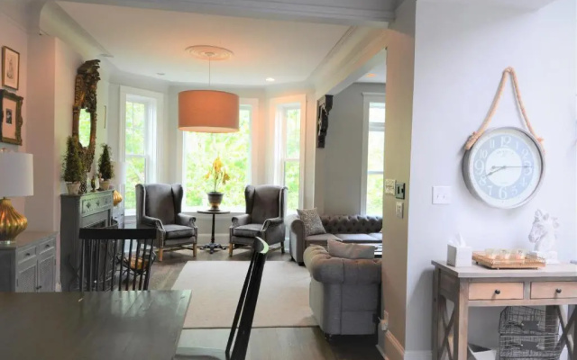photo 2 of Penthouse Level, Stunning Wrigley Stay